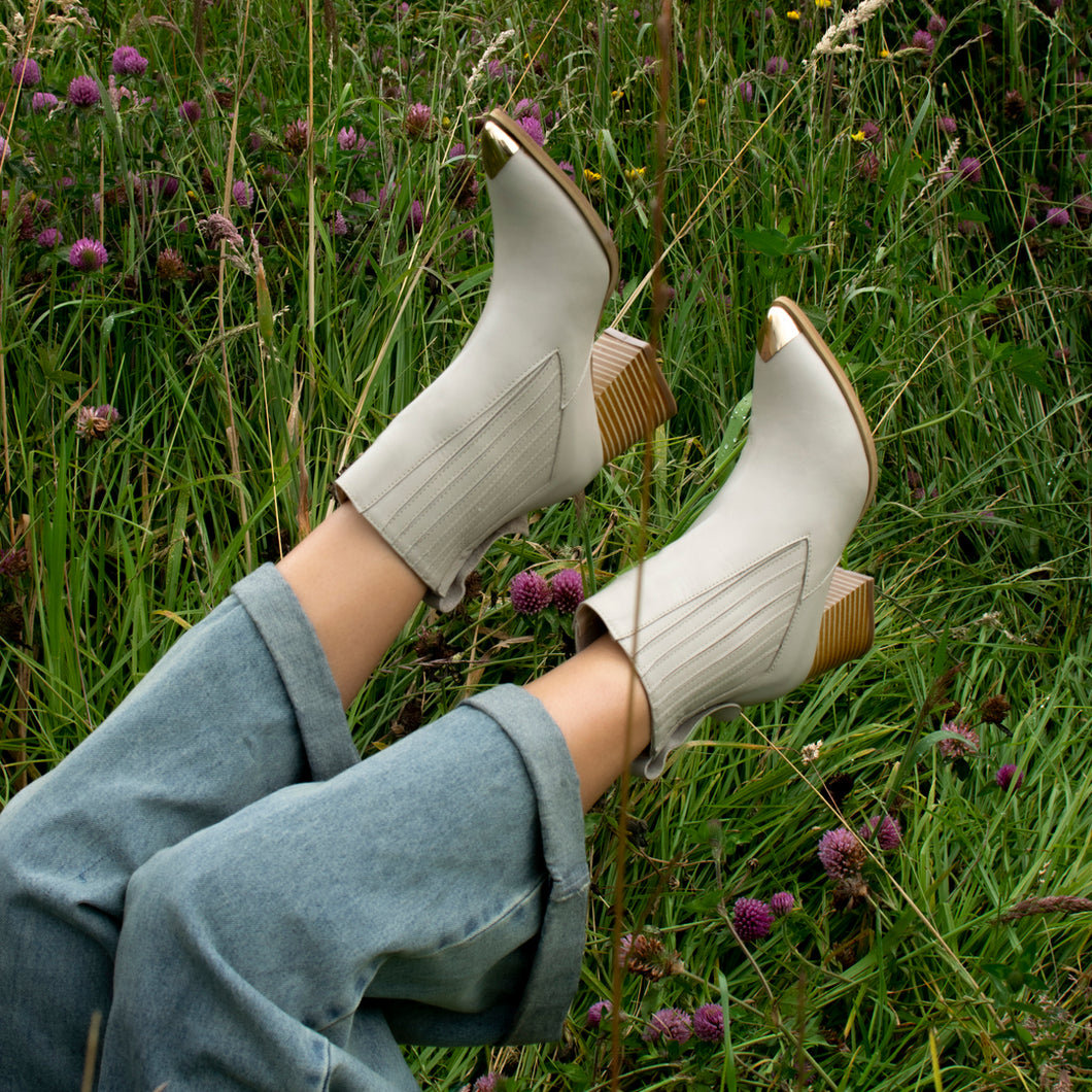 BOOTS 1157