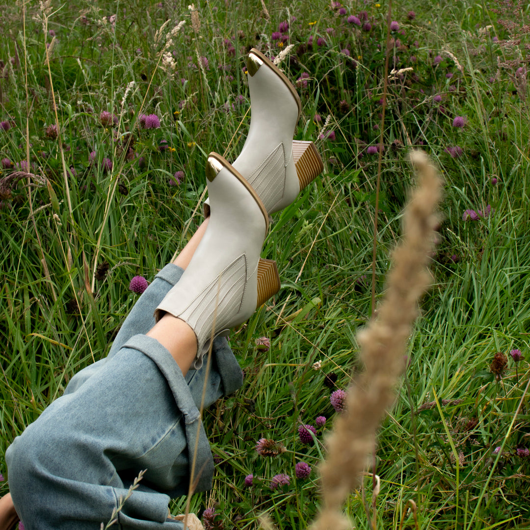 BOOTS 1157