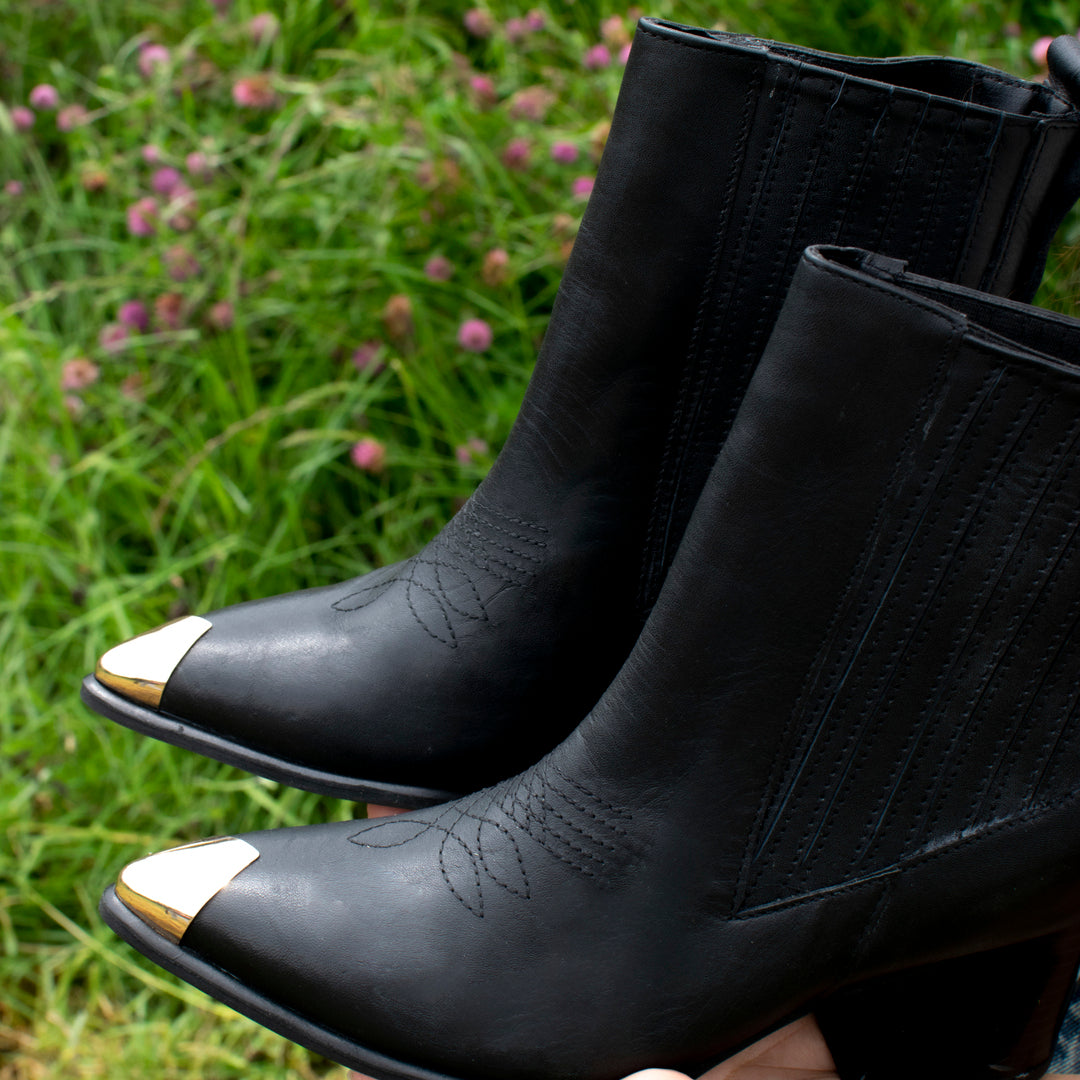 BOOTS 1157