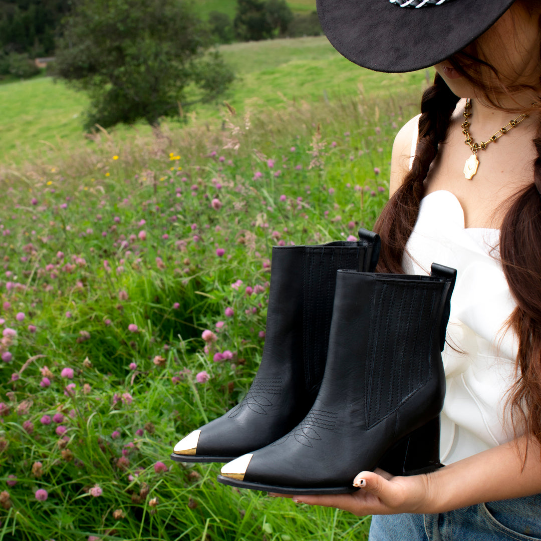 BOOTS 1157