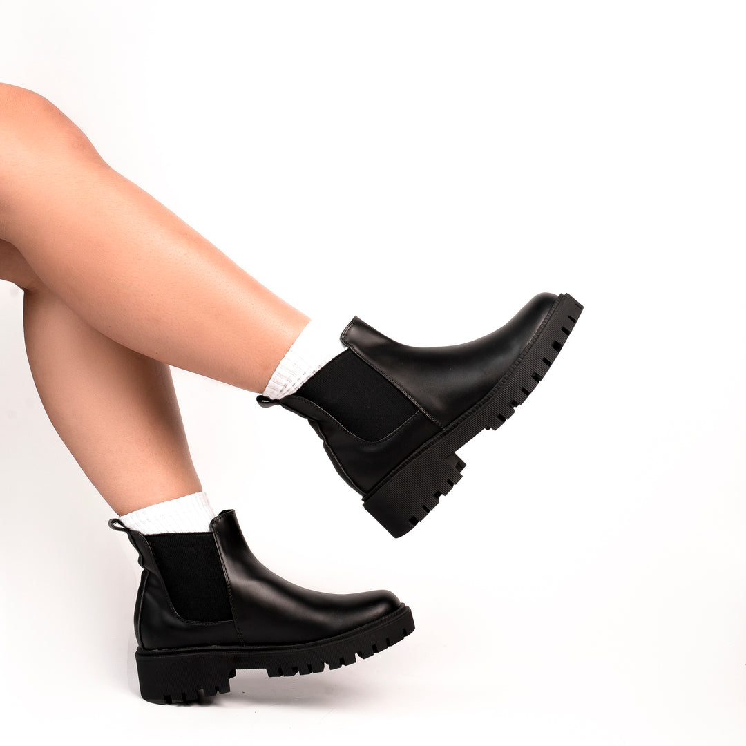 BOOTS 1043