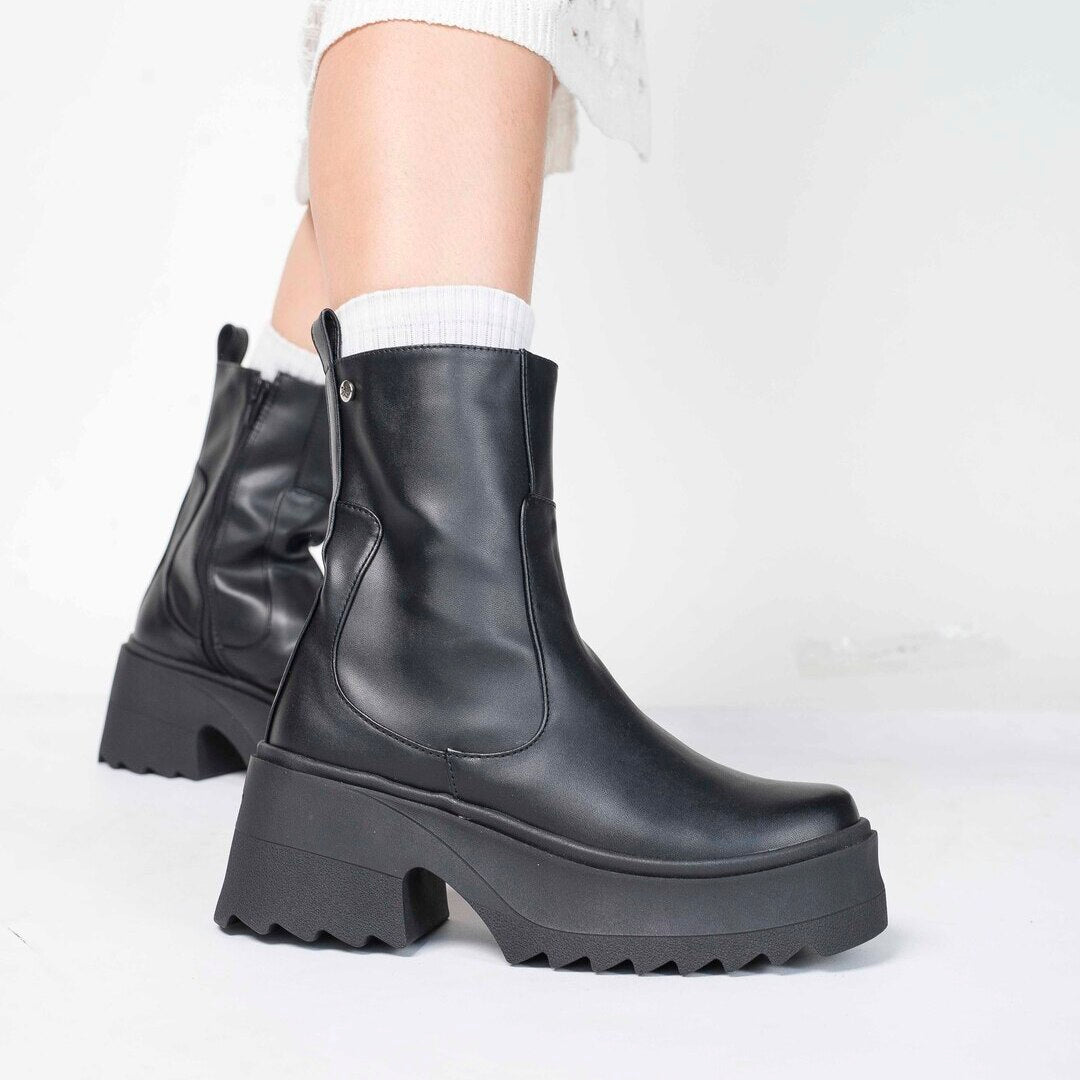 BOOTS 1138