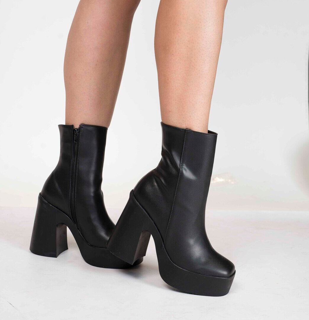 BOOTS 1143