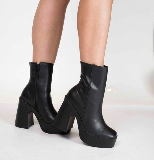 BOOTS 1143