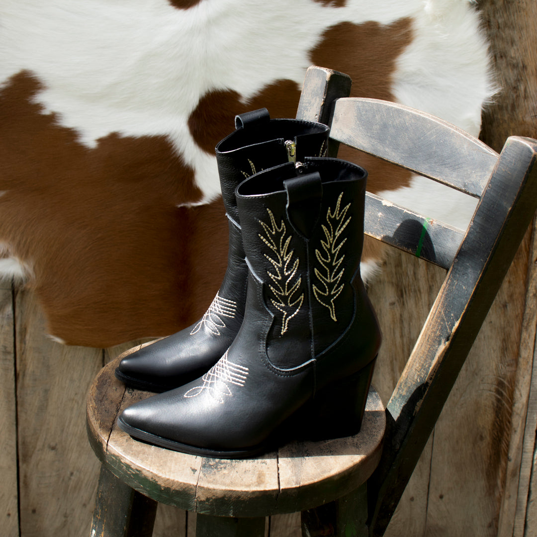 BOOTS 1216