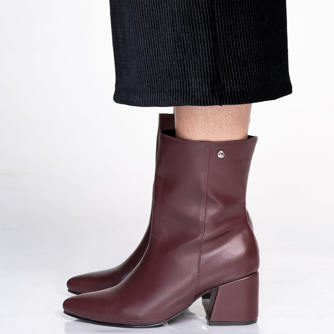 BOOTS 1004 (5 1/2)