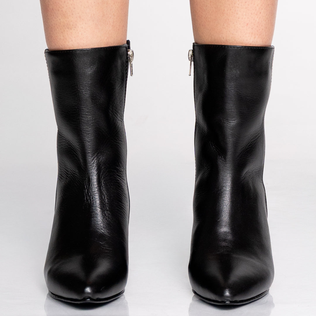 BOOTS 1004 (5 1/2)