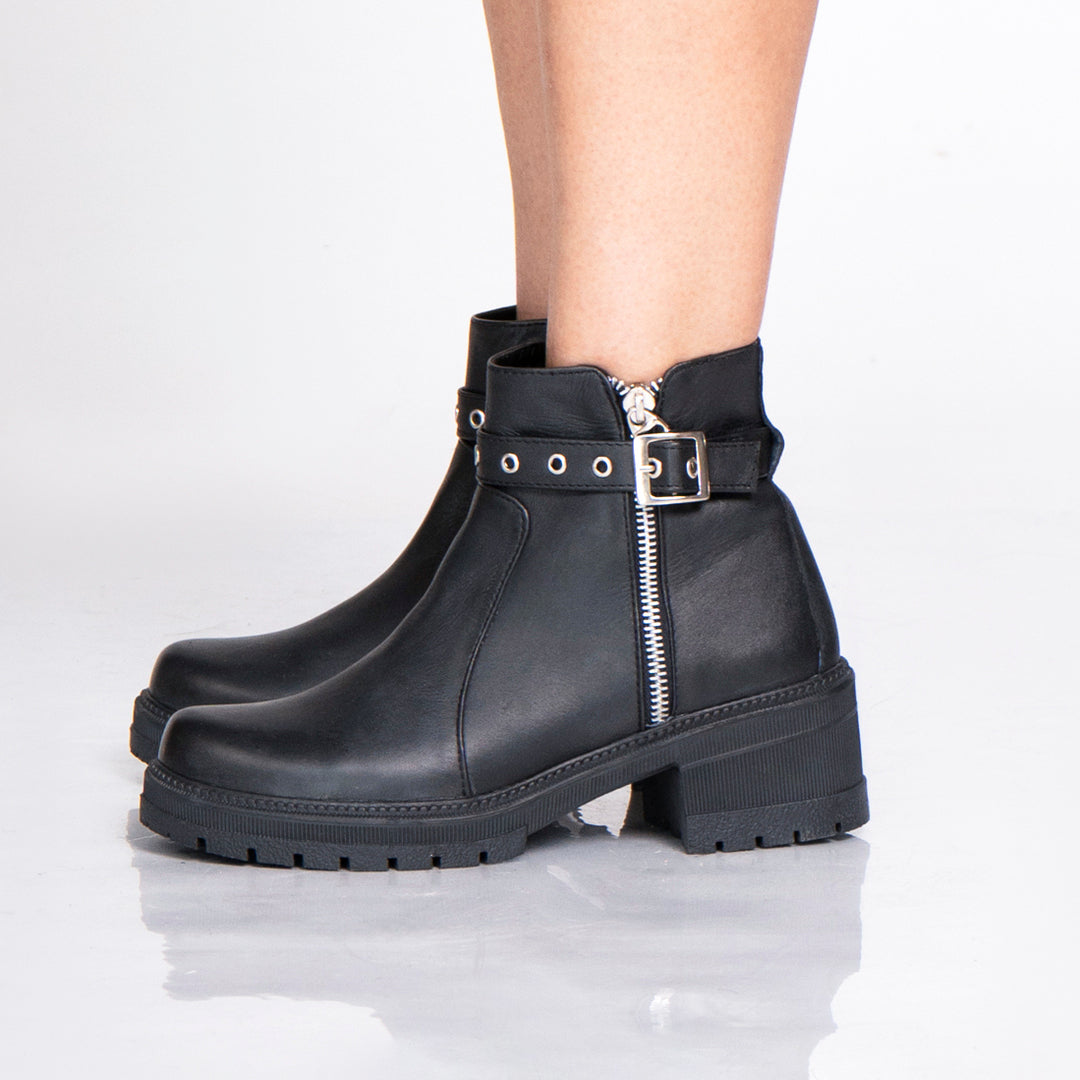 BOOTS 1090