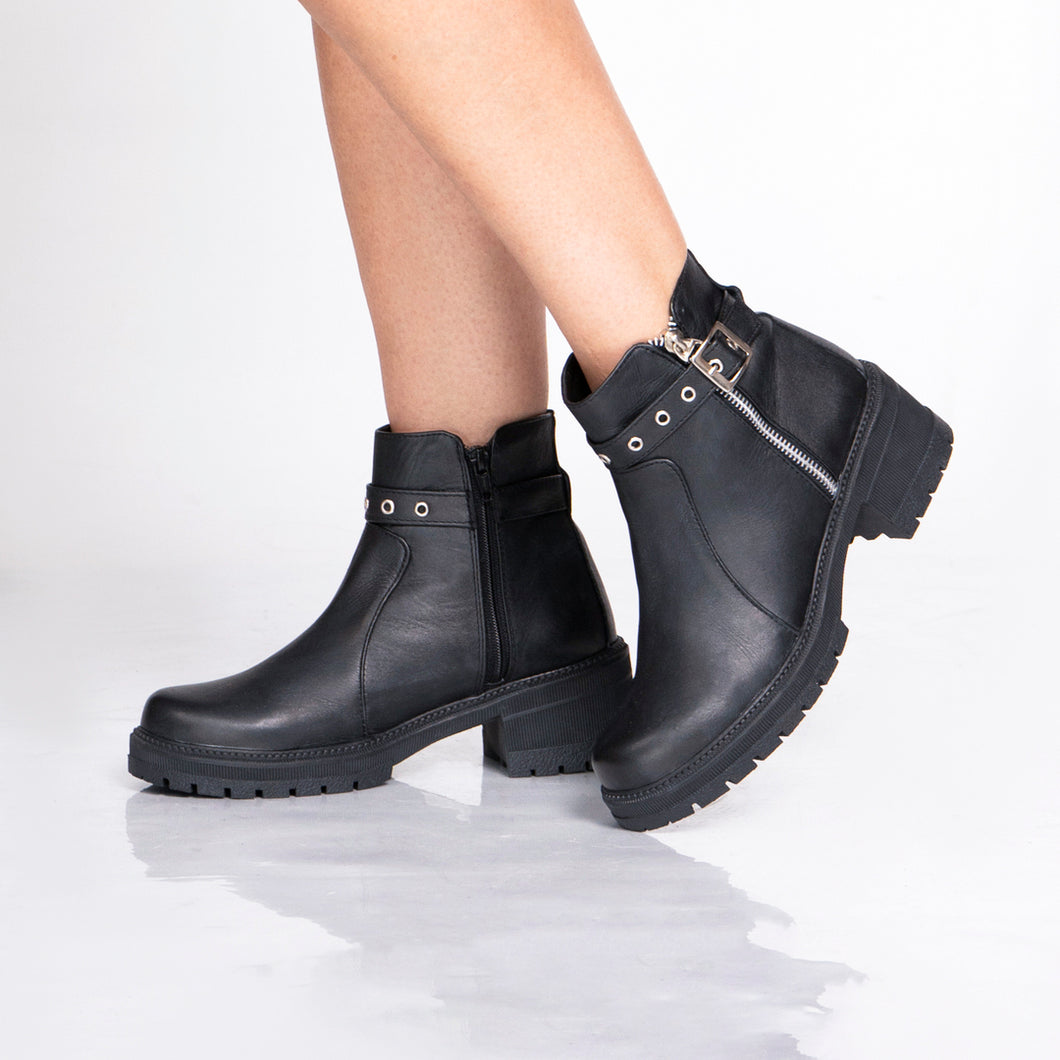BOOTS 1090