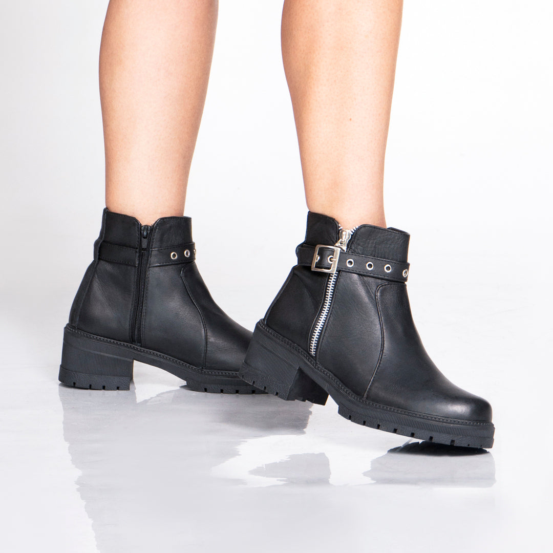 BOOTS 1090