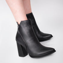Cargar imagen en el visor de la galería, BOOTS 1151
