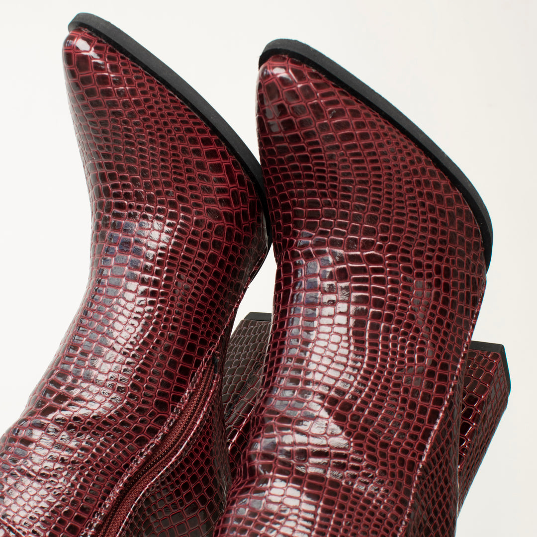 BOOTS 1111 (7 1/2)