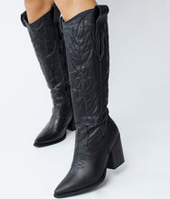 Cargar imagen en el visor de la galería, BOOTS 8122
