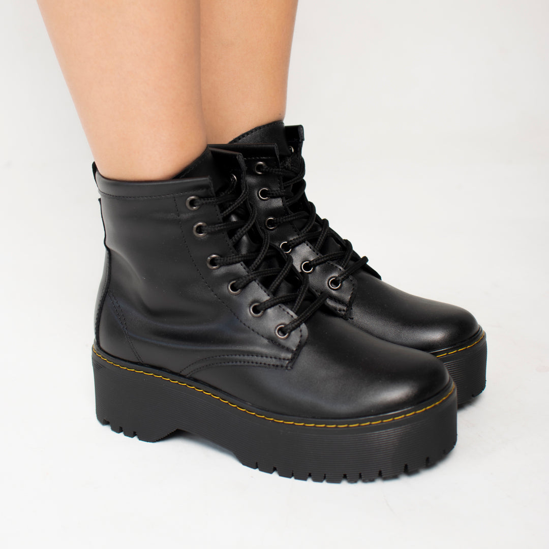 BOOTS JULIETA