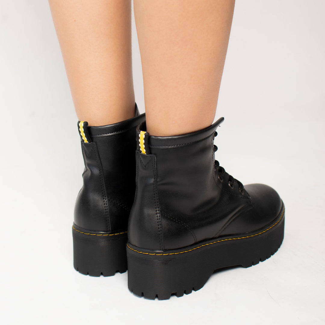 BOOTS JULIETA