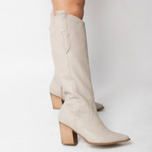 Cargar imagen en el visor de la galería, BOOTS 1226B
