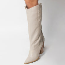 Cargar imagen en el visor de la galería, BOOTS 1226B
