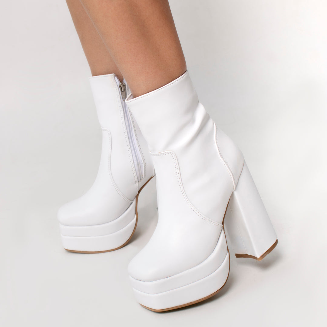 BOOTS BRADS
