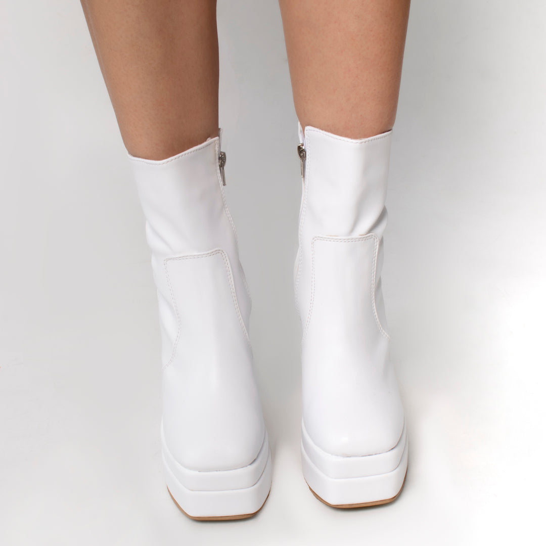 BOOTS BRADS