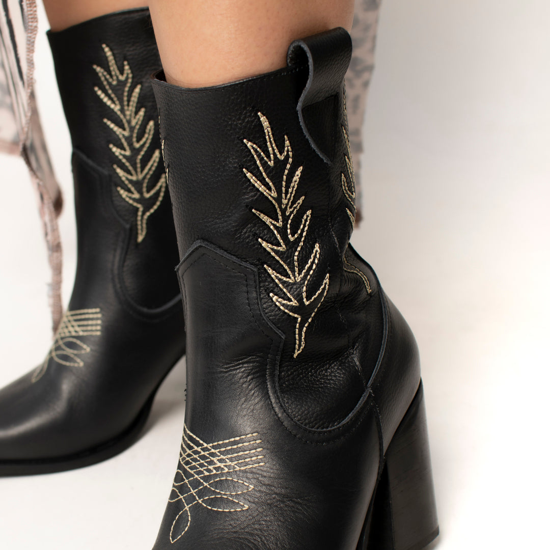 BOOTS 1216