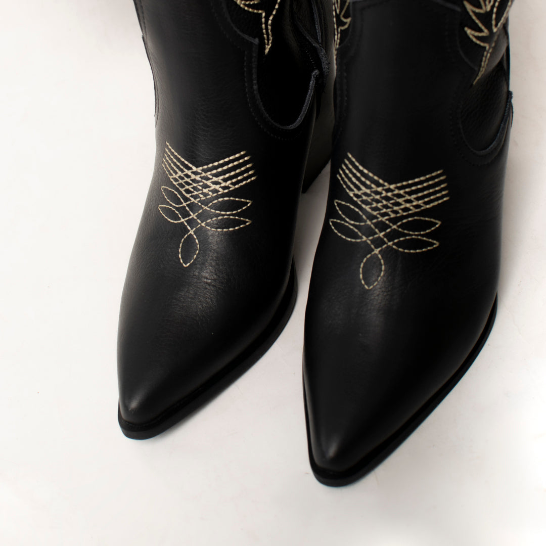 BOOTS 1216