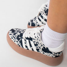 Cargar imagen en el visor de la galería, TENNIS SAM COW
