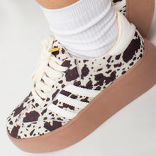 Cargar imagen en el visor de la galería, TENNIS SAM COW
