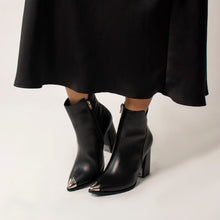 Cargar imagen en el visor de la galería, BOOTS 1061C
