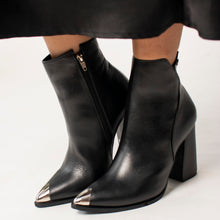 Cargar imagen en el visor de la galería, BOOTS 1061C
