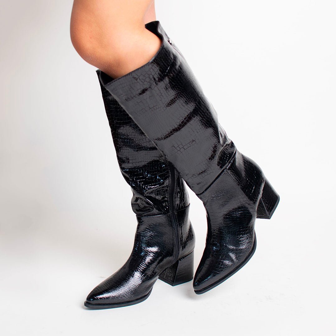 BOOTS 1111 (5 1/2)