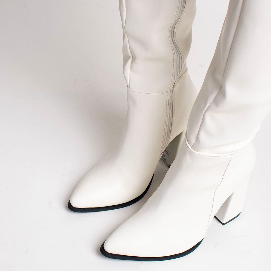 BOOTS 1201 (7 1/2)