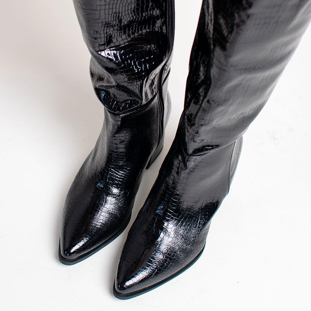 BOOTS 1111 (5 1/2)