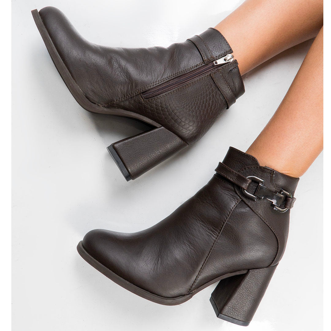 BOOTS 719
