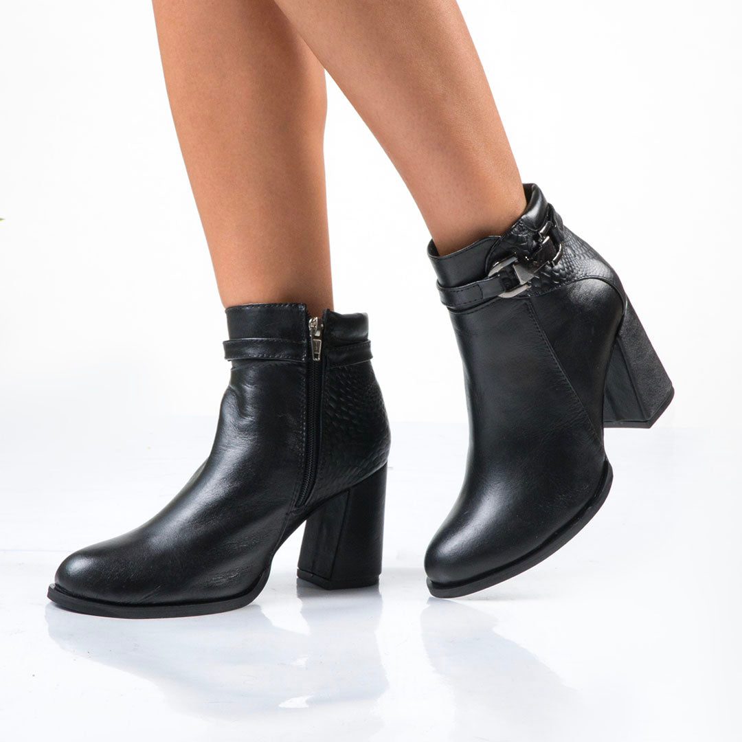 BOOTS 719