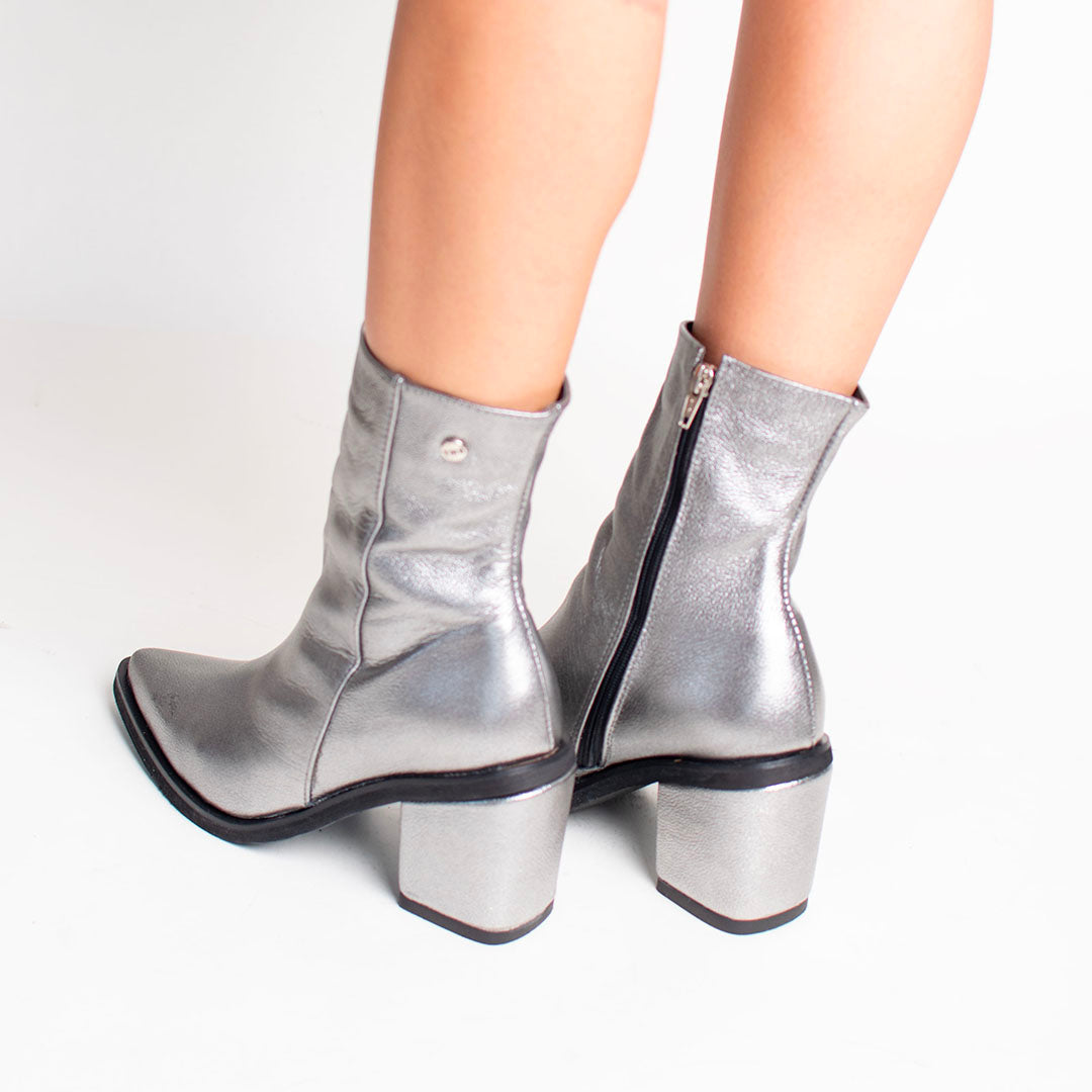 BOOTS 1170