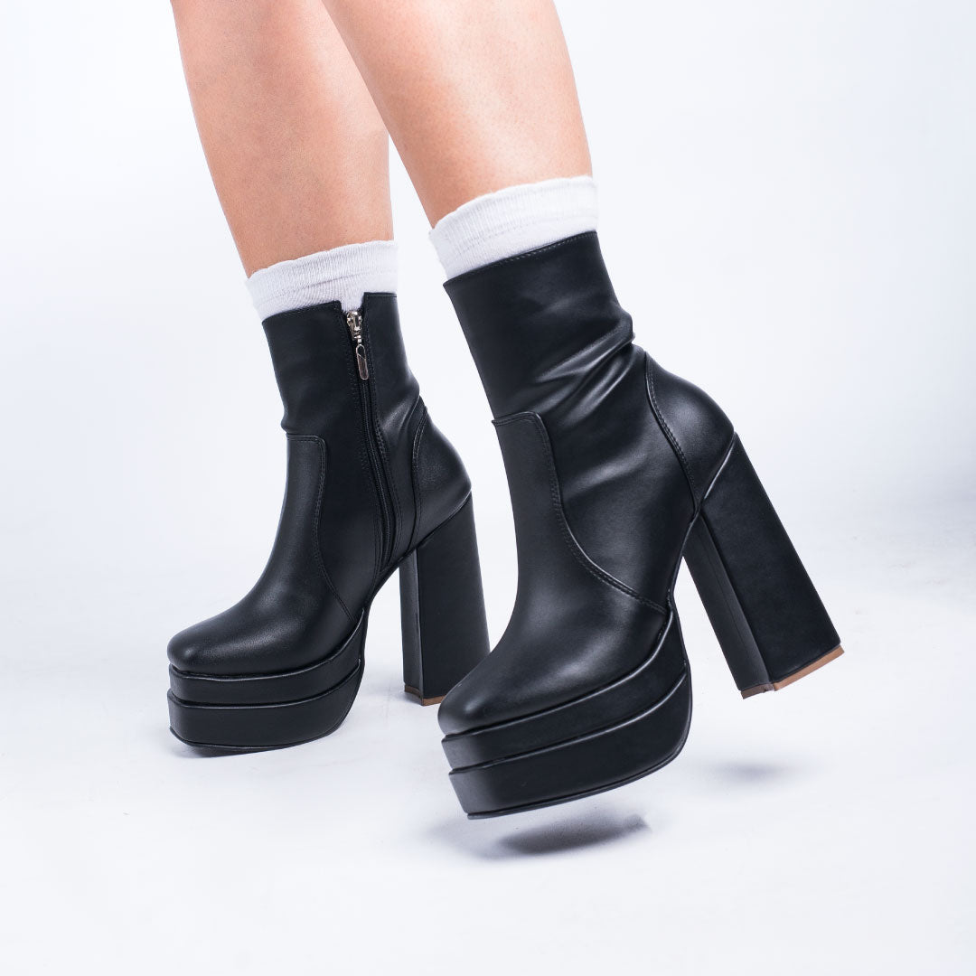 BOOTS BRADS