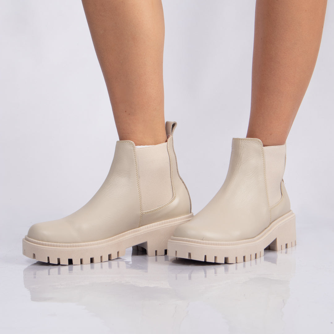 BOOTS 1043