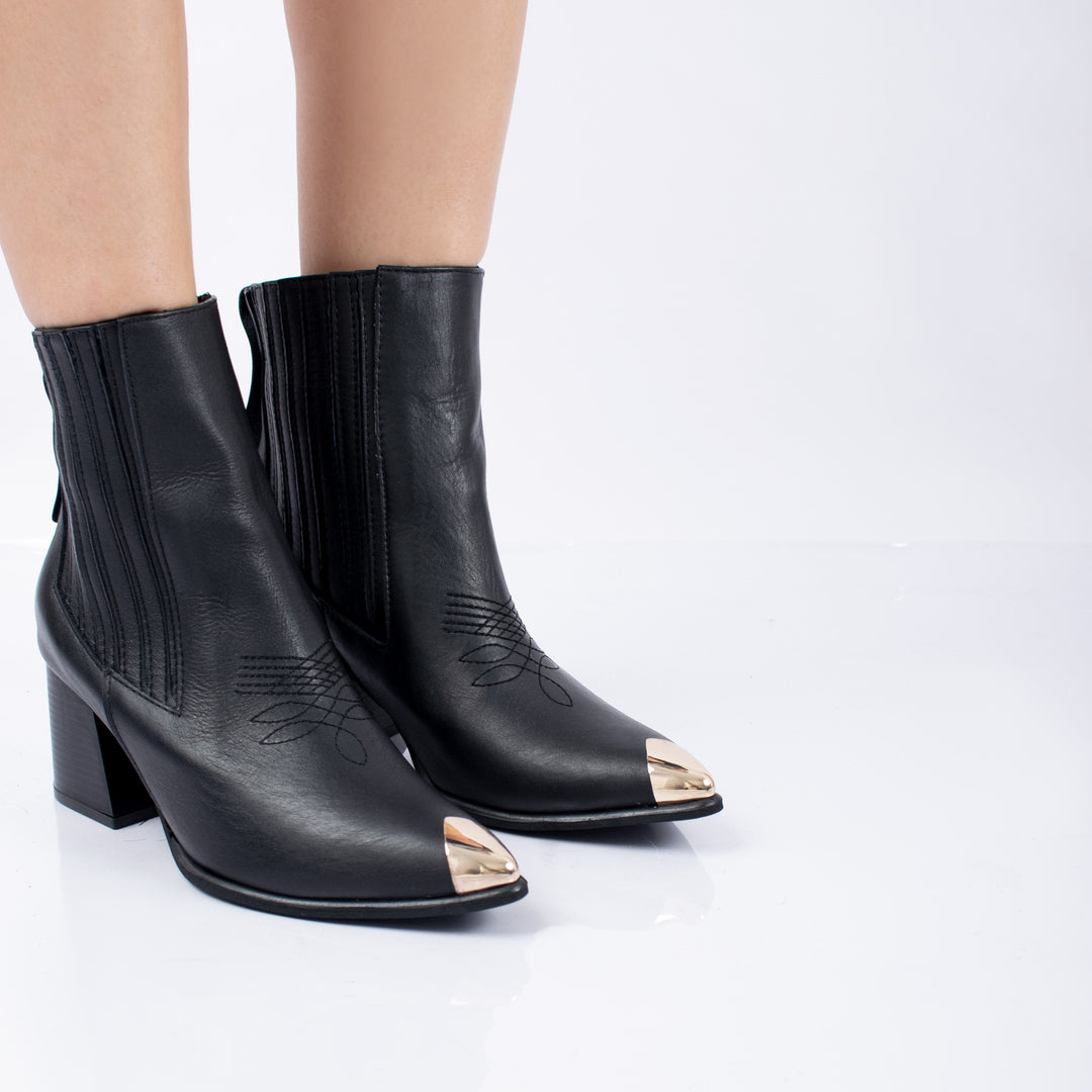 BOOTS 1157