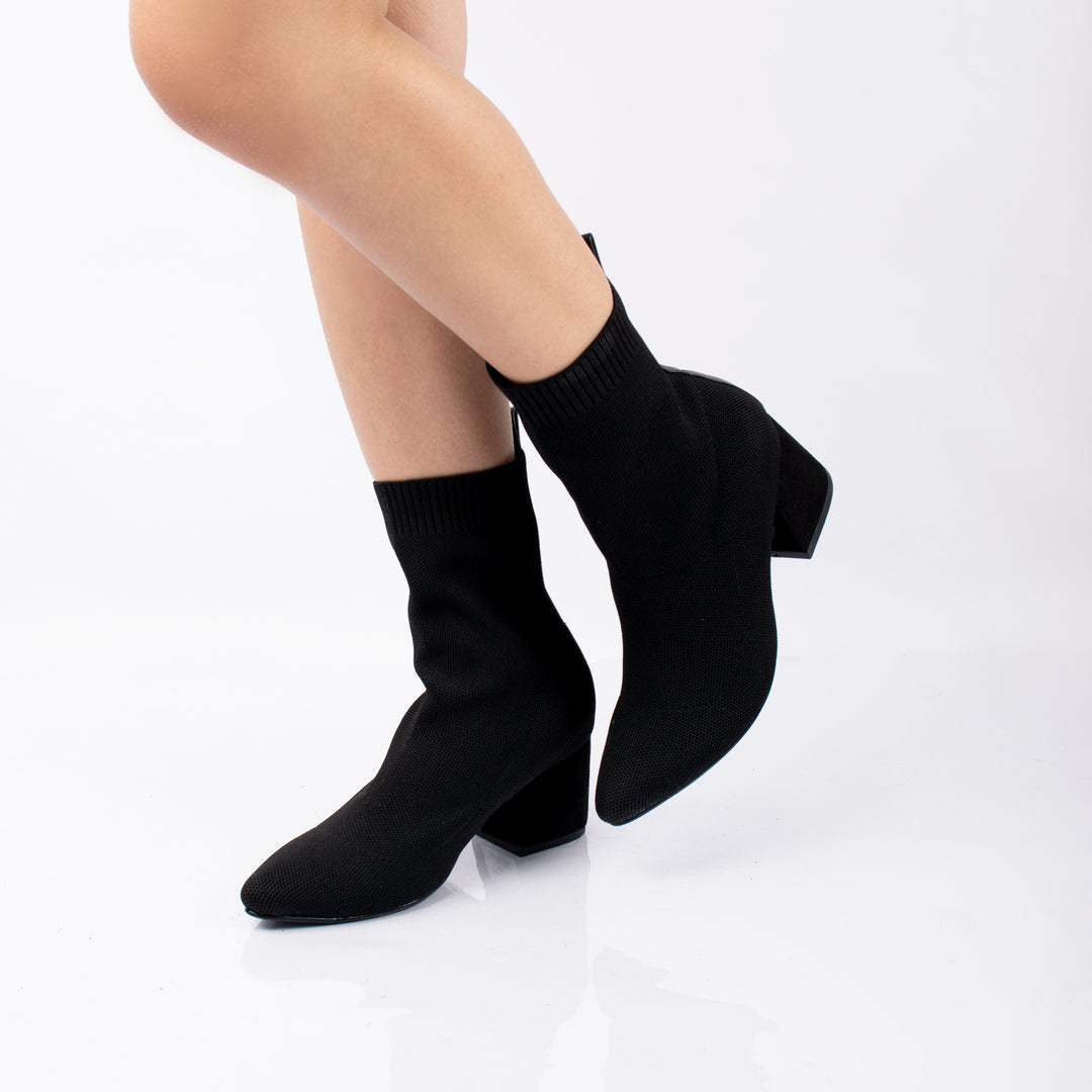 BOOTS 1094 (5 1/2)
