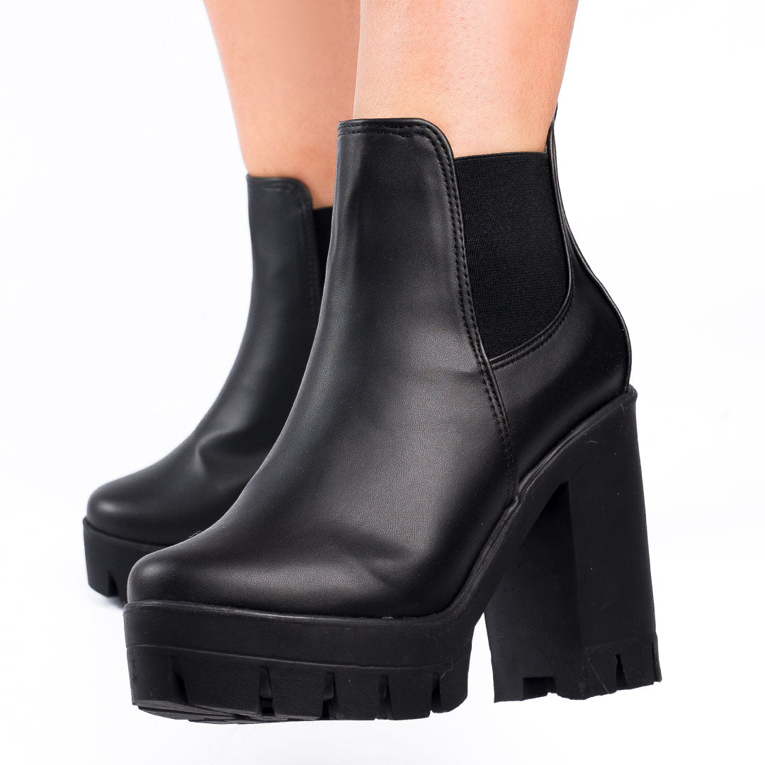 BOOTS 1032